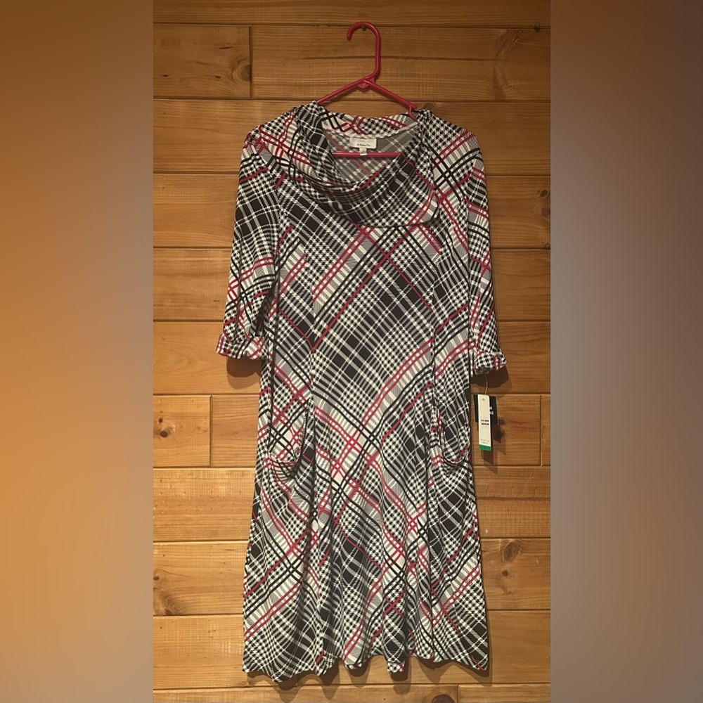 NWT Women’s Signature by Robbie Bee Dress Size Large